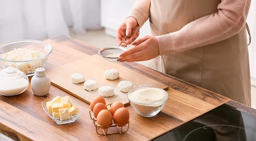 För ostkakor i ugnen kan du till och med använda diet med låg fetthalt eller helt fettsnål keso