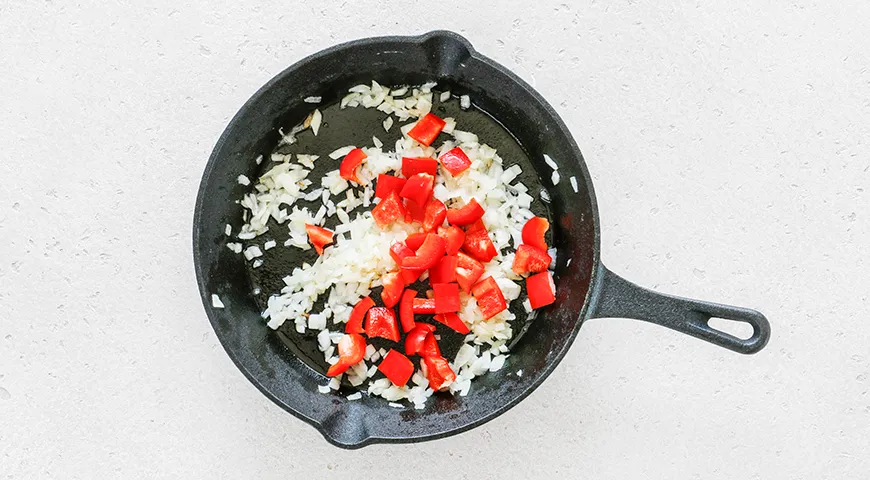 Turkisk Shakshuka (stekt ägg med tomater), klassiskt recept