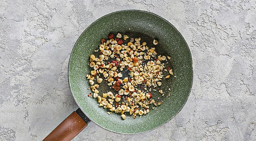 Morgonskål med quinoa, äpplen och hasselnötter